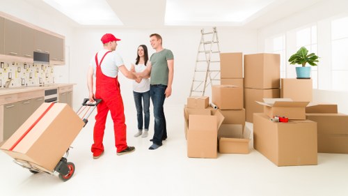 Moving service supporting homes and flats in Putney